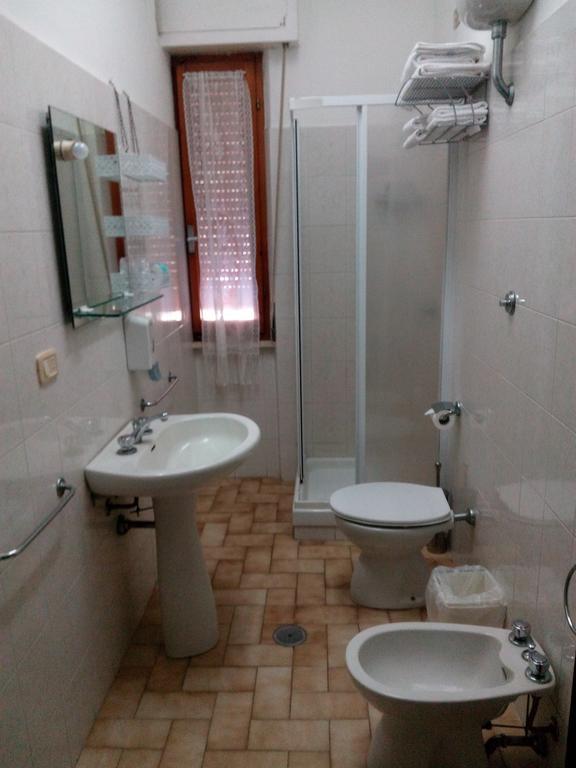 Hotel Lea Гросето Стая снимка